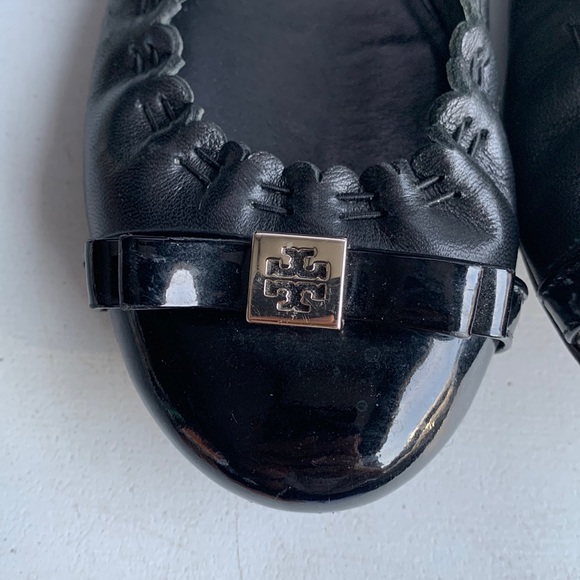 Tory Burch Ballet Flats Women’s 6.5 Black Leather Patent Cap Toe Bow - Picture 7 of 16